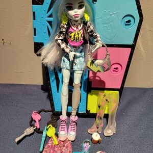 Monster High Frankie Stein Coffin Set